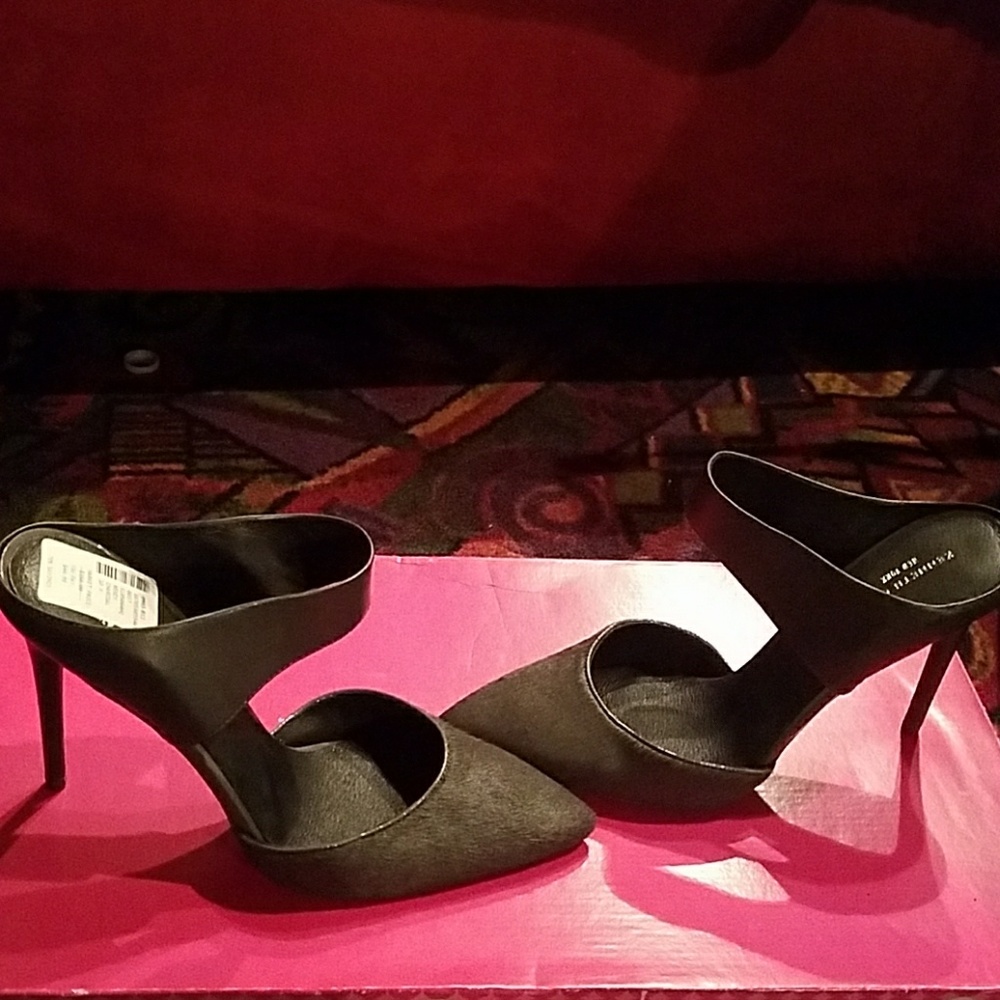 Shoes - Picture 2 of 3